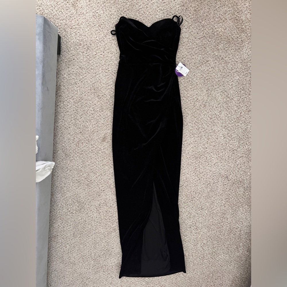 Windsor Black Strapless Velvet Gown with Sweetheart Neckline